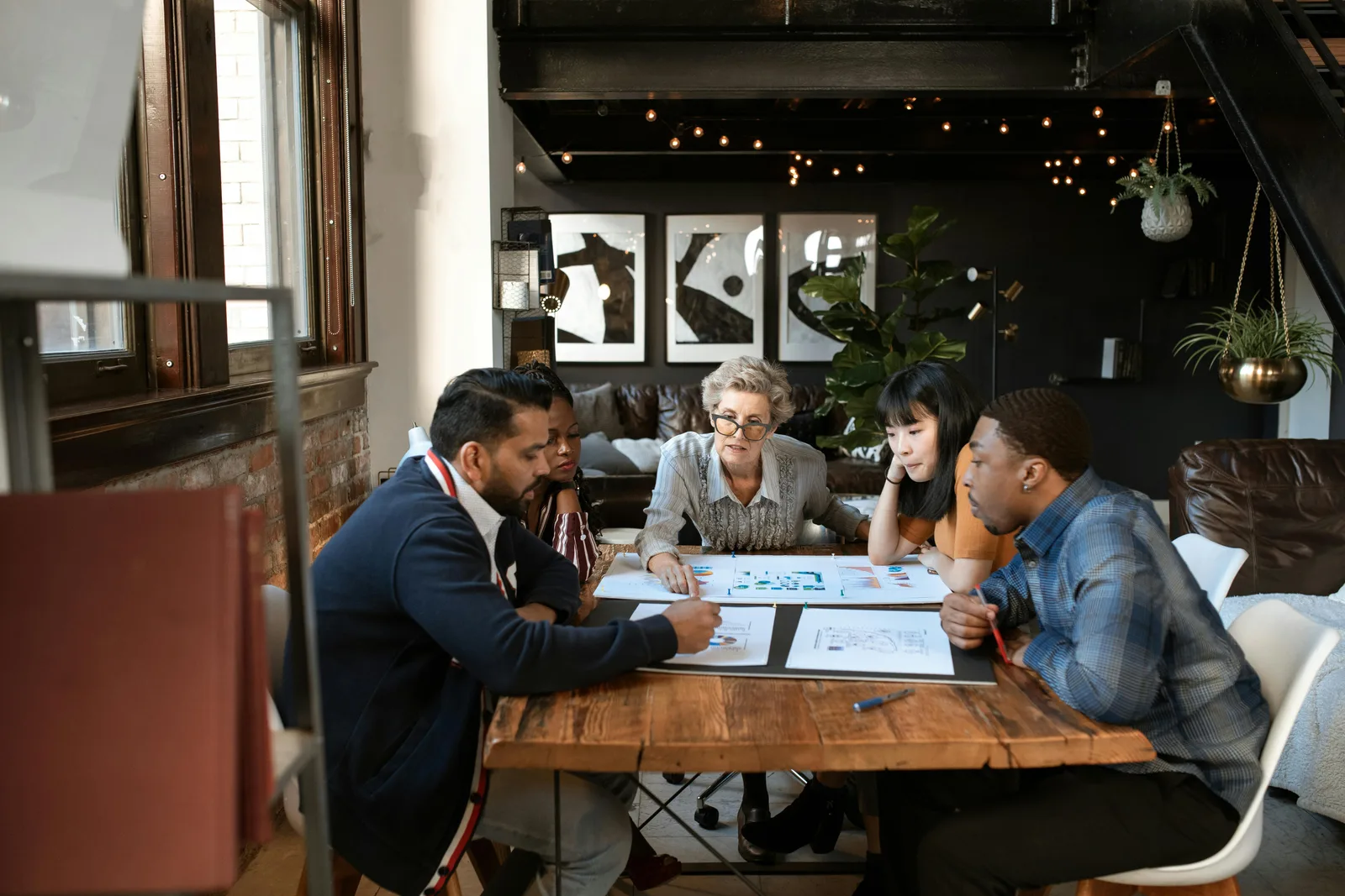 An experienced colleague leading a discussion around a table.
